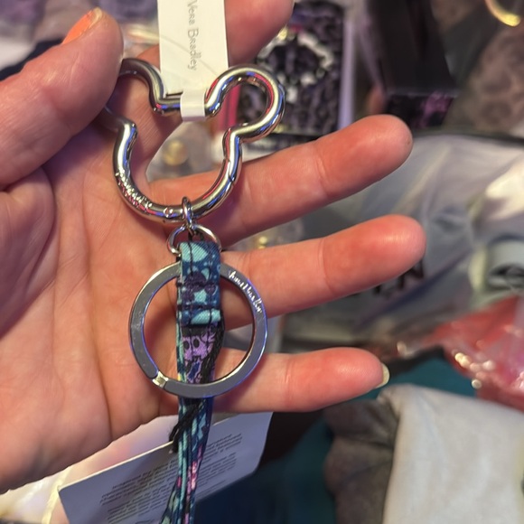 NWT Disney Vera Bradley breakaway lanyard - Picture 3 of 5